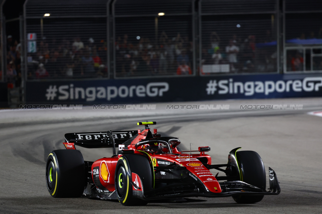 GP SINGAPORE, Carlos Sainz Jr (ESP) Ferrari SF-23.

17.09.2023. Formula 1 World Championship, Rd 16, Singapore Grand Prix, Marina Bay Street Circuit, Singapore, Gara Day.

- www.xpbimages.com, EMail: requests@xpbimages.com © Copyright: Batchelor / XPB Images