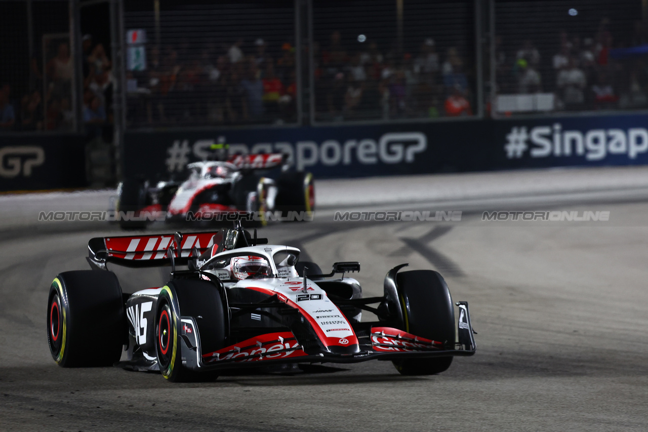 GP SINGAPORE, Kevin Magnussen (DEN) Haas VF-23.

17.09.2023. Formula 1 World Championship, Rd 16, Singapore Grand Prix, Marina Bay Street Circuit, Singapore, Gara Day.

- www.xpbimages.com, EMail: requests@xpbimages.com © Copyright: Batchelor / XPB Images