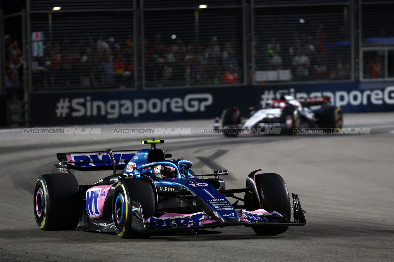 GP SINGAPORE, Pierre Gasly (FRA) Alpine F1 Team A523.

17.09.2023. Formula 1 World Championship, Rd 16, Singapore Grand Prix, Marina Bay Street Circuit, Singapore, Gara Day.

- www.xpbimages.com, EMail: requests@xpbimages.com © Copyright: Batchelor / XPB Images