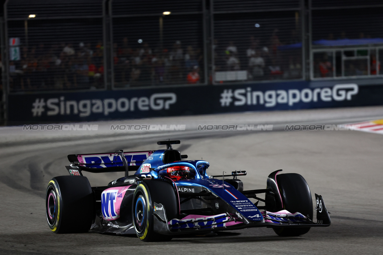 GP SINGAPORE, Esteban Ocon (FRA) Alpine F1 Team A523.

17.09.2023. Formula 1 World Championship, Rd 16, Singapore Grand Prix, Marina Bay Street Circuit, Singapore, Gara Day.

- www.xpbimages.com, EMail: requests@xpbimages.com © Copyright: Batchelor / XPB Images