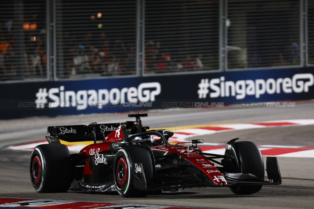 GP SINGAPORE, Valtteri Bottas (FIN) Alfa Romeo F1 Team C43.

17.09.2023. Formula 1 World Championship, Rd 16, Singapore Grand Prix, Marina Bay Street Circuit, Singapore, Gara Day.

- www.xpbimages.com, EMail: requests@xpbimages.com © Copyright: Batchelor / XPB Images