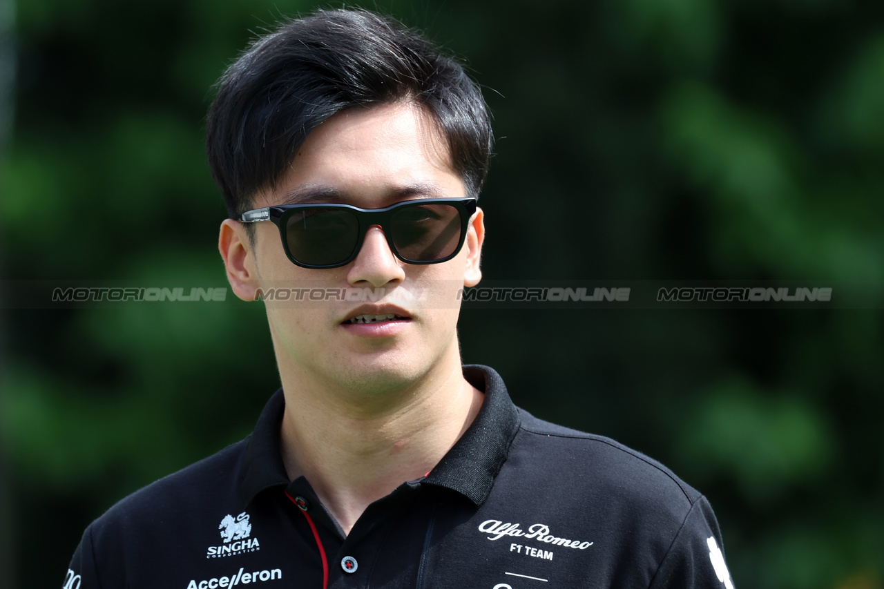 GP SINGAPORE, Zhou Guanyu (CHN) Alfa Romeo F1 Team.

17.09.2023. Formula 1 World Championship, Rd 16, Singapore Grand Prix, Marina Bay Street Circuit, Singapore, Gara Day.

 - www.xpbimages.com, EMail: requests@xpbimages.com © Copyright: Rew / XPB Images