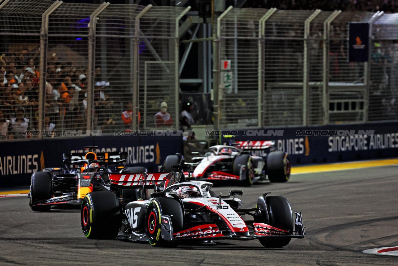 GP SINGAPORE, Kevin Magnussen (DEN) Haas VF-23.

17.09.2023. Formula 1 World Championship, Rd 16, Singapore Grand Prix, Marina Bay Street Circuit, Singapore, Gara Day.

- www.xpbimages.com, EMail: requests@xpbimages.com © Copyright: Batchelor / XPB Images