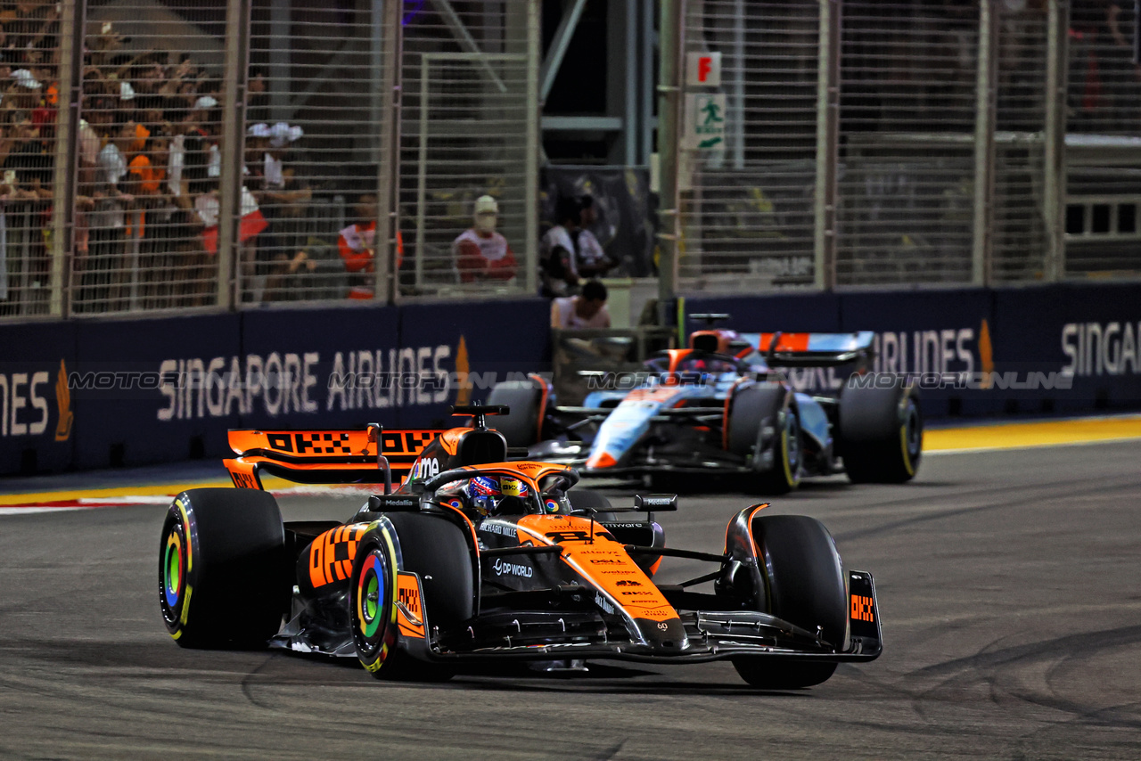 GP SINGAPORE, Oscar Piastri (AUS) McLaren MCL60.

17.09.2023. Formula 1 World Championship, Rd 16, Singapore Grand Prix, Marina Bay Street Circuit, Singapore, Gara Day.

- www.xpbimages.com, EMail: requests@xpbimages.com © Copyright: Batchelor / XPB Images