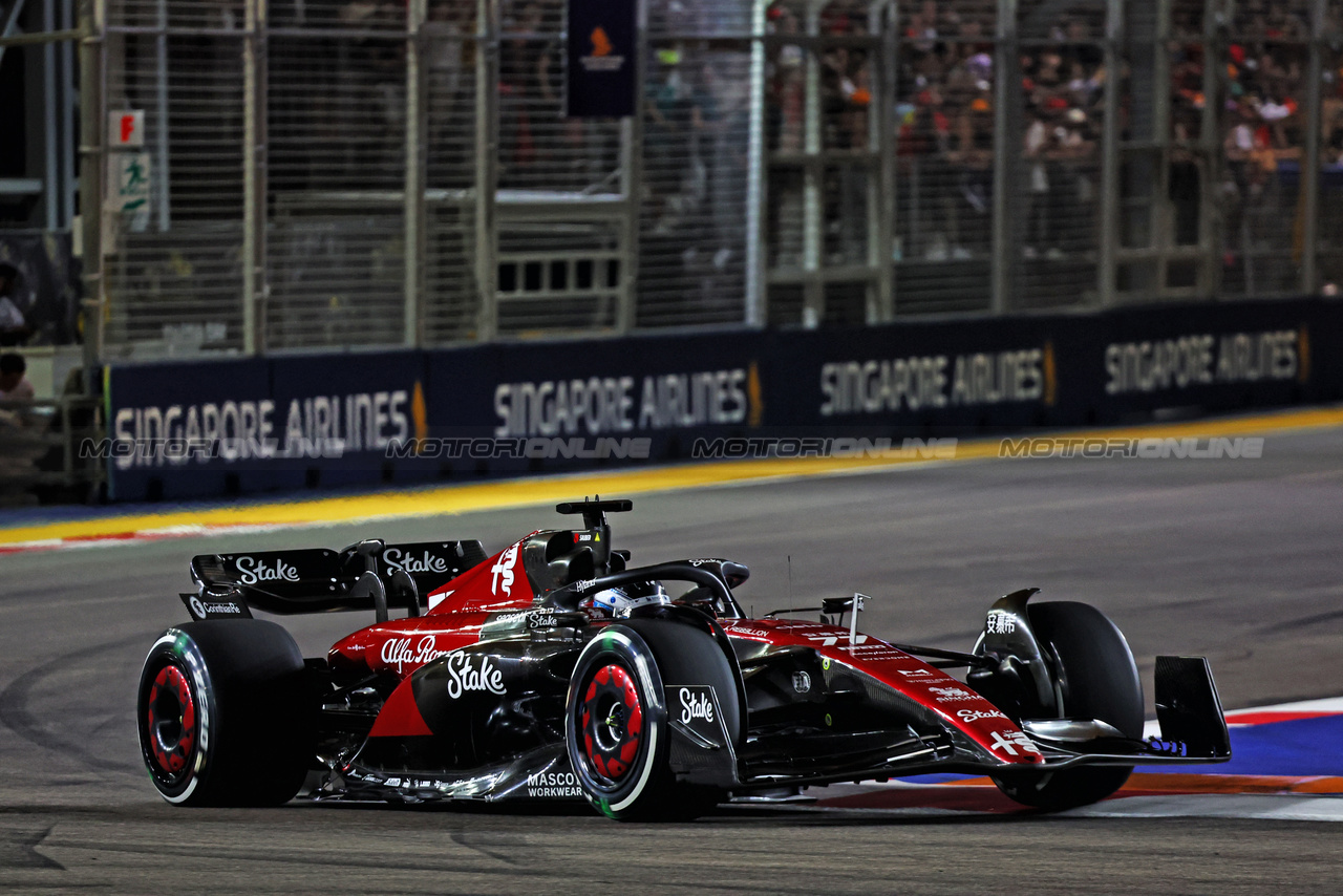 GP SINGAPORE, Valtteri Bottas (FIN) Alfa Romeo F1 Team C43.

17.09.2023. Formula 1 World Championship, Rd 16, Singapore Grand Prix, Marina Bay Street Circuit, Singapore, Gara Day.

- www.xpbimages.com, EMail: requests@xpbimages.com © Copyright: Batchelor / XPB Images