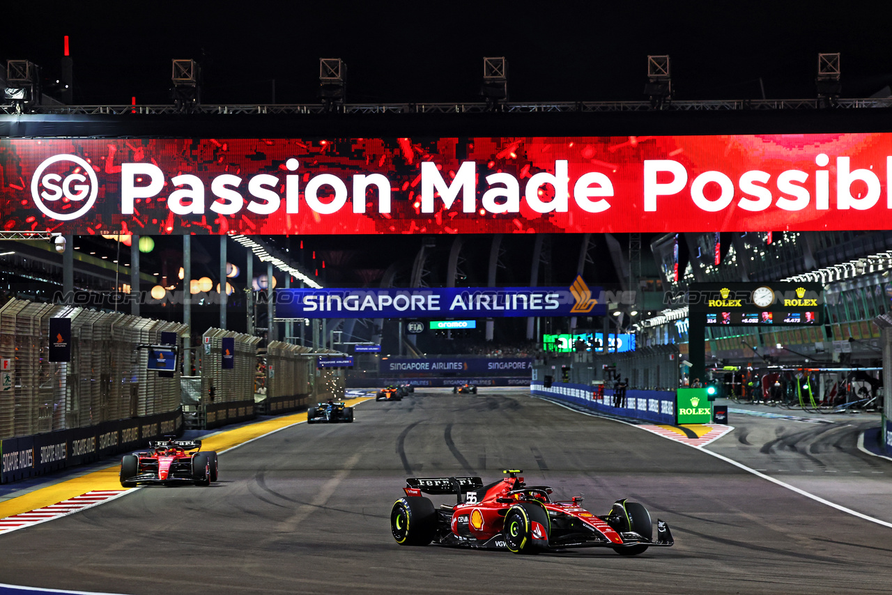 GP SINGAPORE, Carlos Sainz Jr (ESP) Ferrari SF-23.

17.09.2023. Formula 1 World Championship, Rd 16, Singapore Grand Prix, Marina Bay Street Circuit, Singapore, Gara Day.

- www.xpbimages.com, EMail: requests@xpbimages.com © Copyright: Batchelor / XPB Images