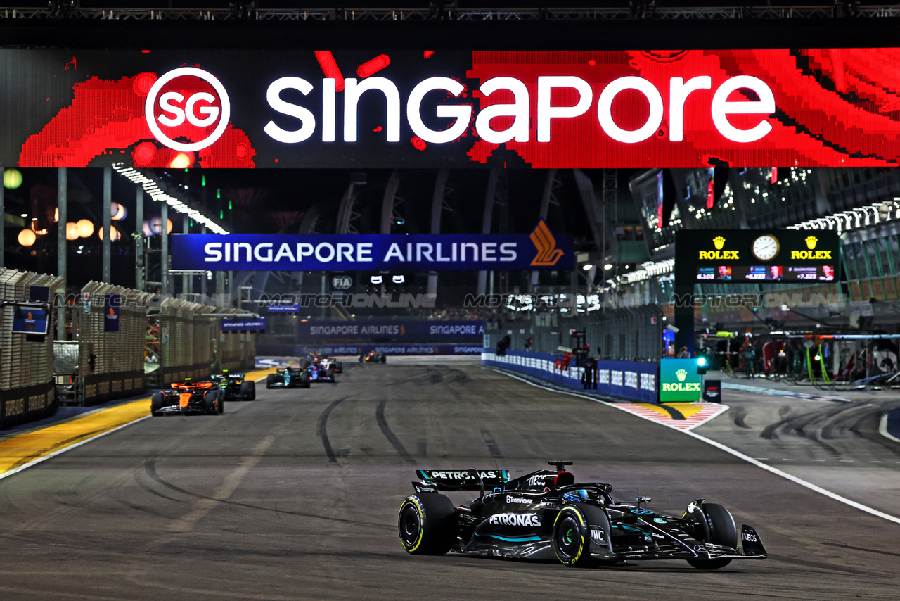 GP SINGAPORE, George Russell (GBR) Mercedes AMG F1 W14.

17.09.2023. Formula 1 World Championship, Rd 16, Singapore Grand Prix, Marina Bay Street Circuit, Singapore, Gara Day.

- www.xpbimages.com, EMail: requests@xpbimages.com © Copyright: Batchelor / XPB Images