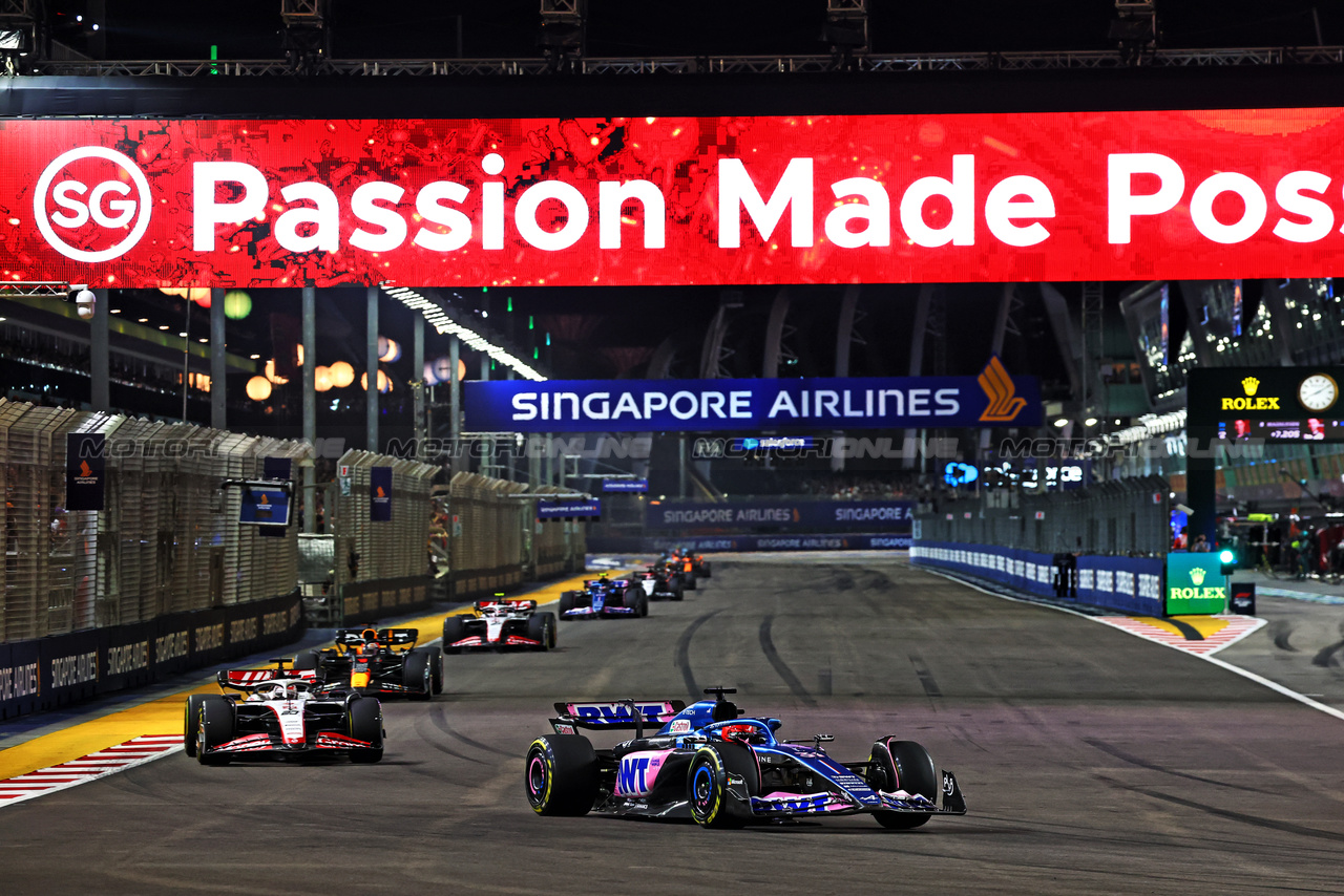 GP SINGAPORE, Esteban Ocon (FRA) Alpine F1 Team A523.

17.09.2023. Formula 1 World Championship, Rd 16, Singapore Grand Prix, Marina Bay Street Circuit, Singapore, Gara Day.

- www.xpbimages.com, EMail: requests@xpbimages.com © Copyright: Batchelor / XPB Images