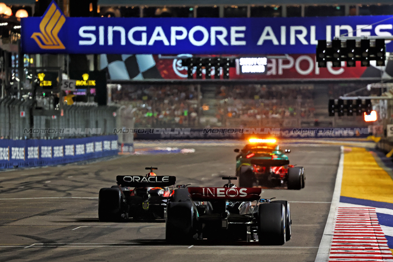 GP SINGAPORE, George Russell (GBR) Mercedes AMG F1 W14.

17.09.2023. Formula 1 World Championship, Rd 16, Singapore Grand Prix, Marina Bay Street Circuit, Singapore, Gara Day.

- www.xpbimages.com, EMail: requests@xpbimages.com © Copyright: Batchelor / XPB Images