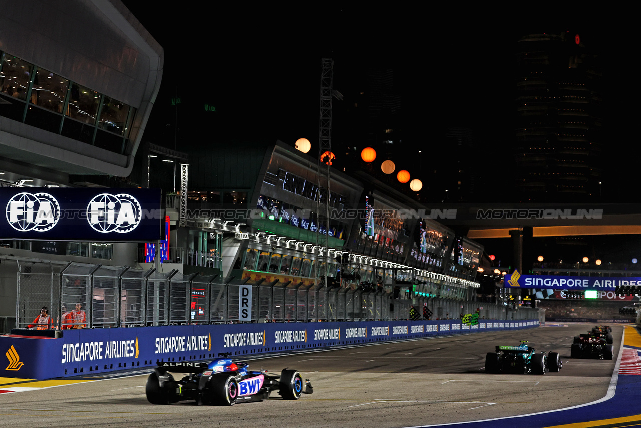 GP SINGAPORE, Esteban Ocon (FRA) Alpine F1 Team A523.

17.09.2023. Formula 1 World Championship, Rd 16, Singapore Grand Prix, Marina Bay Street Circuit, Singapore, Gara Day.

- www.xpbimages.com, EMail: requests@xpbimages.com © Copyright: Batchelor / XPB Images