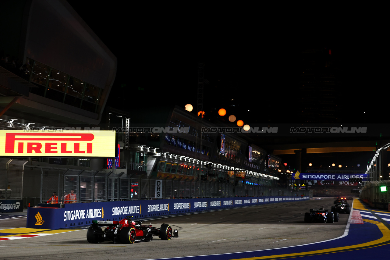 GP SINGAPORE, Zhou Guanyu (CHN) Alfa Romeo F1 Team C43.

17.09.2023. Formula 1 World Championship, Rd 16, Singapore Grand Prix, Marina Bay Street Circuit, Singapore, Gara Day.

- www.xpbimages.com, EMail: requests@xpbimages.com © Copyright: Batchelor / XPB Images