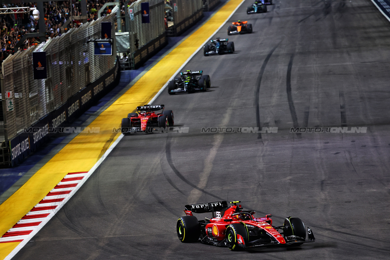 GP SINGAPORE, Carlos Sainz Jr (ESP) Ferrari SF-23.

17.09.2023. Formula 1 World Championship, Rd 16, Singapore Grand Prix, Marina Bay Street Circuit, Singapore, Gara Day.

- www.xpbimages.com, EMail: requests@xpbimages.com © Copyright: Batchelor / XPB Images