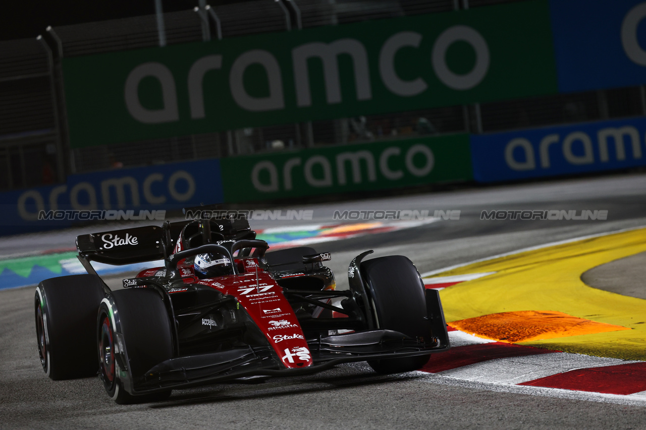 GP SINGAPORE, Valtteri Bottas (FIN) Alfa Romeo F1 Team C43.

17.09.2023. Formula 1 World Championship, Rd 16, Singapore Grand Prix, Marina Bay Street Circuit, Singapore, Gara Day.

- www.xpbimages.com, EMail: requests@xpbimages.com © Copyright: Batchelor / XPB Images