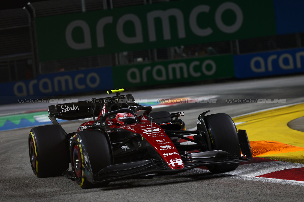 GP SINGAPORE, Zhou Guanyu (CHN) Alfa Romeo F1 Team C43.

17.09.2023. Formula 1 World Championship, Rd 16, Singapore Grand Prix, Marina Bay Street Circuit, Singapore, Gara Day.

- www.xpbimages.com, EMail: requests@xpbimages.com © Copyright: Batchelor / XPB Images