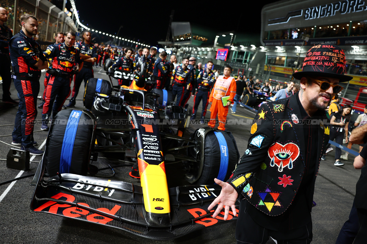 GP SINGAPORE, Boy George (GBR) Singer on the grid.

17.09.2023. Formula 1 World Championship, Rd 16, Singapore Grand Prix, Marina Bay Street Circuit, Singapore, Gara Day.

- www.xpbimages.com, EMail: requests@xpbimages.com © Copyright: Batchelor / XPB Images