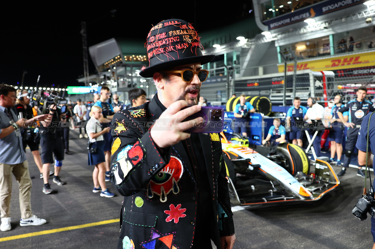 GP SINGAPORE, Boy George (GBR) Singer on the grid.

17.09.2023. Formula 1 World Championship, Rd 16, Singapore Grand Prix, Marina Bay Street Circuit, Singapore, Gara Day.

- www.xpbimages.com, EMail: requests@xpbimages.com © Copyright: Batchelor / XPB Images