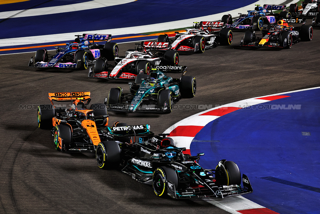 GP SINGAPORE, George Russell (GBR) Mercedes AMG F1 W14 at the partenza of the race.

17.09.2023. Formula 1 World Championship, Rd 16, Singapore Grand Prix, Marina Bay Street Circuit, Singapore, Gara Day.

- www.xpbimages.com, EMail: requests@xpbimages.com © Copyright: Charniaux / XPB Images