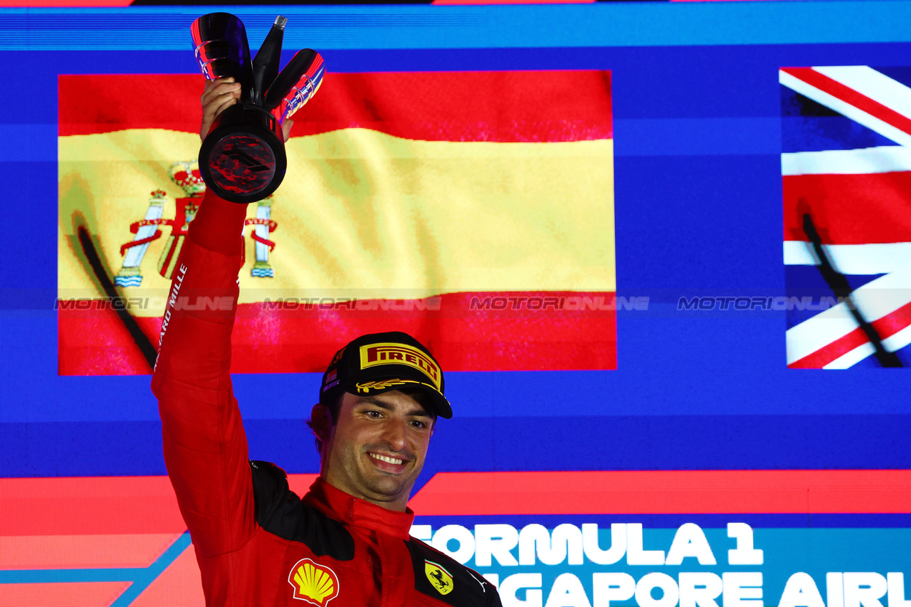 GP SINGAPORE, 1st place  Carlos Sainz Jr (ESP) Ferrari.
17.09.2023. Formula 1 World Championship, Rd 16, Singapore Grand Prix, Marina Bay Street Circuit, Singapore, Gara Day.
- www.xpbimages.com, EMail: requests@xpbimages.com © Copyright: Batchelor / XPB Images