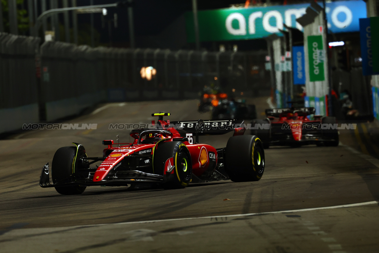 GP SINGAPORE, Carlos Sainz Jr (ESP) Ferrari SF-23.

17.09.2023. Formula 1 World Championship, Rd 16, Singapore Grand Prix, Marina Bay Street Circuit, Singapore, Gara Day.

 - www.xpbimages.com, EMail: requests@xpbimages.com © Copyright: Coates / XPB Images