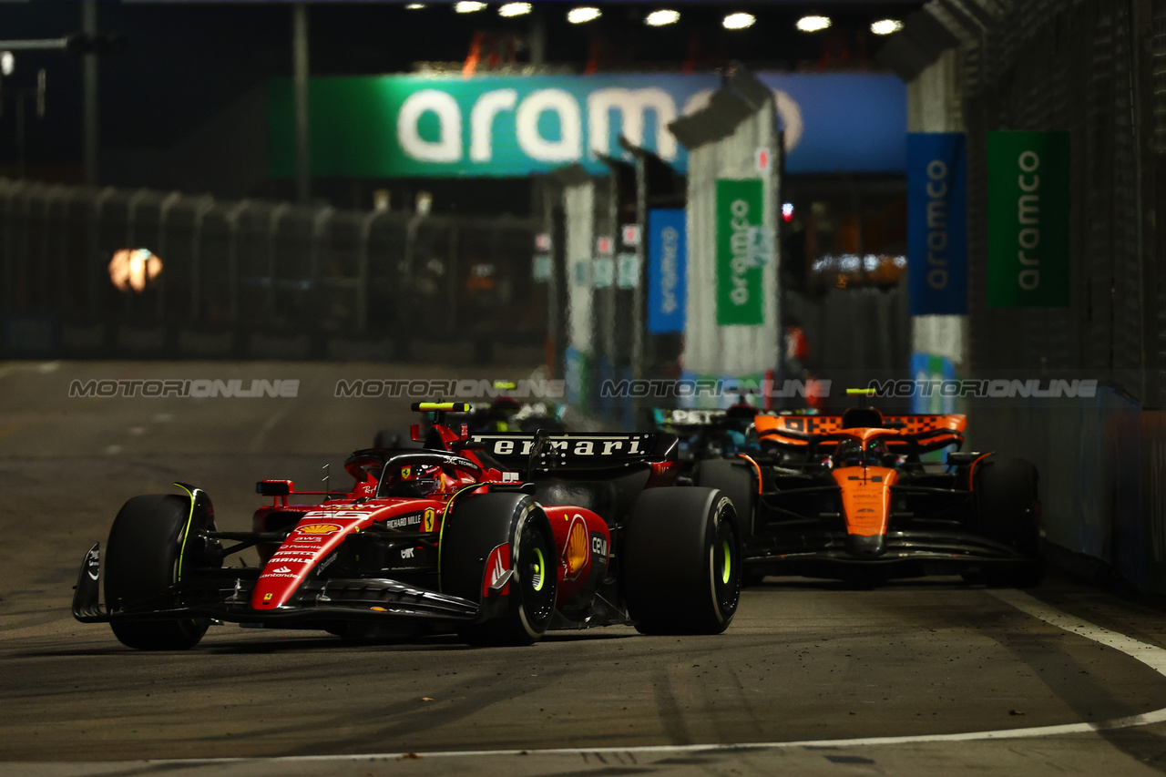 GP SINGAPORE, Carlos Sainz Jr (ESP) Ferrari SF-23.

17.09.2023. Formula 1 World Championship, Rd 16, Singapore Grand Prix, Marina Bay Street Circuit, Singapore, Gara Day.

 - www.xpbimages.com, EMail: requests@xpbimages.com © Copyright: Coates / XPB Images