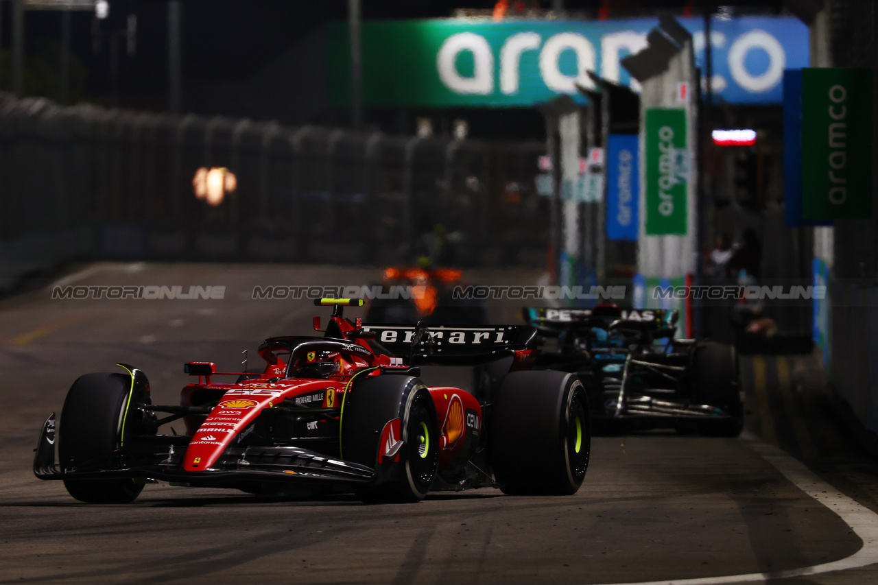 GP SINGAPORE, Carlos Sainz Jr (ESP) Ferrari SF-23.

17.09.2023. Formula 1 World Championship, Rd 16, Singapore Grand Prix, Marina Bay Street Circuit, Singapore, Gara Day.

 - www.xpbimages.com, EMail: requests@xpbimages.com © Copyright: Coates / XPB Images