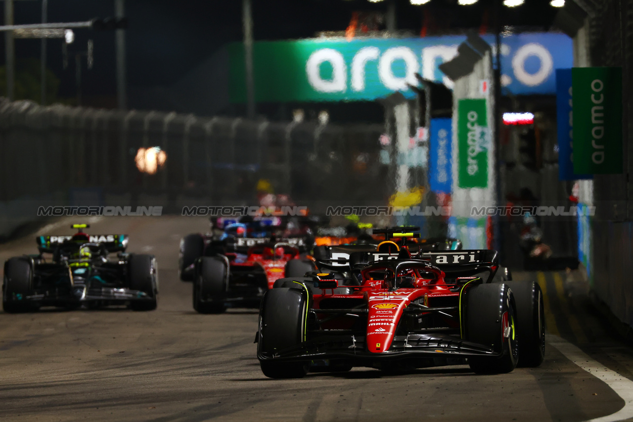 GP SINGAPORE, Carlos Sainz Jr (ESP) Ferrari SF-23.

17.09.2023. Formula 1 World Championship, Rd 16, Singapore Grand Prix, Marina Bay Street Circuit, Singapore, Gara Day.

 - www.xpbimages.com, EMail: requests@xpbimages.com © Copyright: Coates / XPB Images