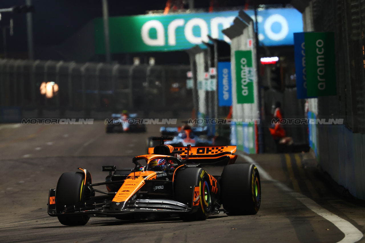 GP SINGAPORE, Oscar Piastri (AUS) McLaren MCL60.

17.09.2023. Formula 1 World Championship, Rd 16, Singapore Grand Prix, Marina Bay Street Circuit, Singapore, Gara Day.

 - www.xpbimages.com, EMail: requests@xpbimages.com © Copyright: Coates / XPB Images