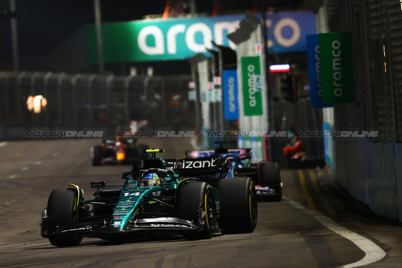 GP SINGAPORE, Fernando Alonso (ESP) Aston Martin F1 Team AMR23.

17.09.2023. Formula 1 World Championship, Rd 16, Singapore Grand Prix, Marina Bay Street Circuit, Singapore, Gara Day.

 - www.xpbimages.com, EMail: requests@xpbimages.com © Copyright: Coates / XPB Images