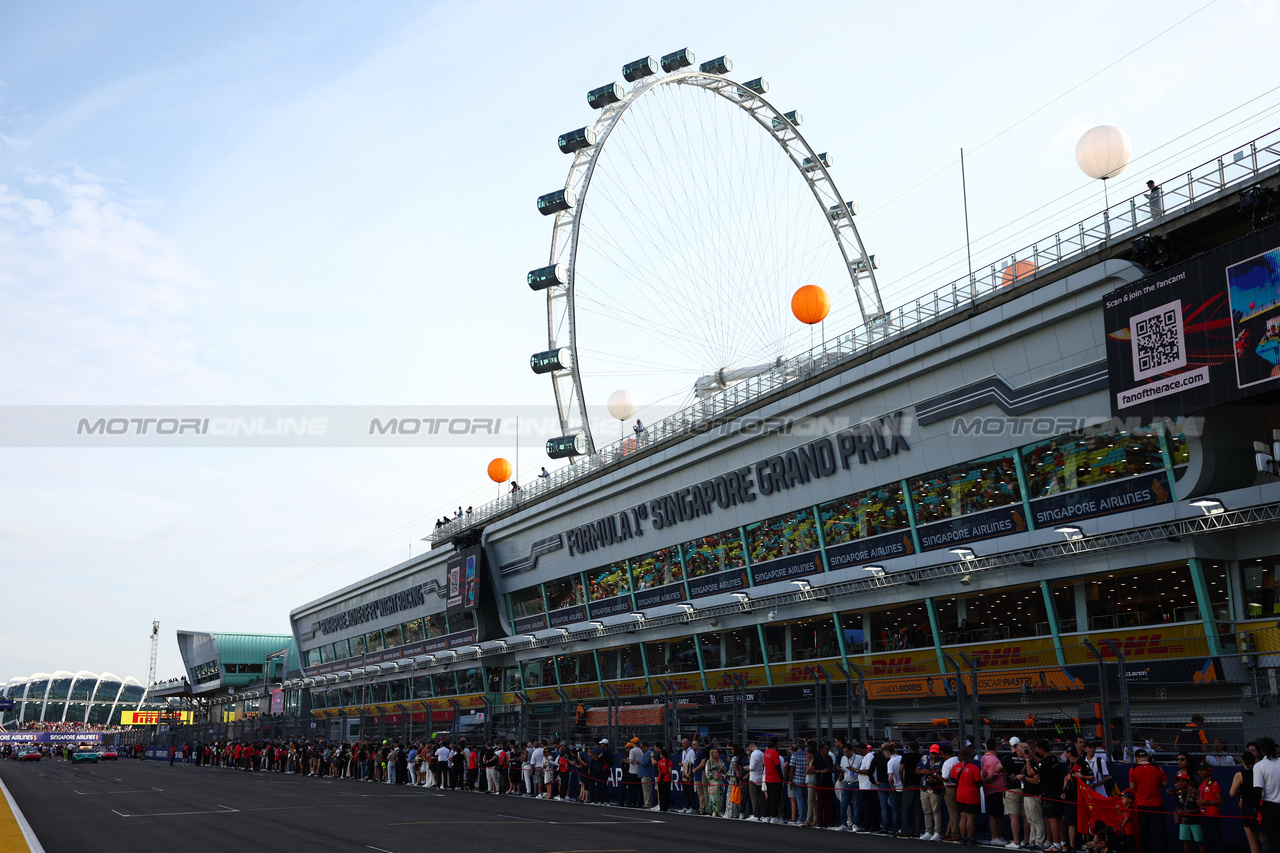 GP SINGAPORE, Drivers Parade Atmosfera.

17.09.2023. Formula 1 World Championship, Rd 16, Singapore Grand Prix, Marina Bay Street Circuit, Singapore, Gara Day.

 - www.xpbimages.com, EMail: requests@xpbimages.com © Copyright: Coates / XPB Images