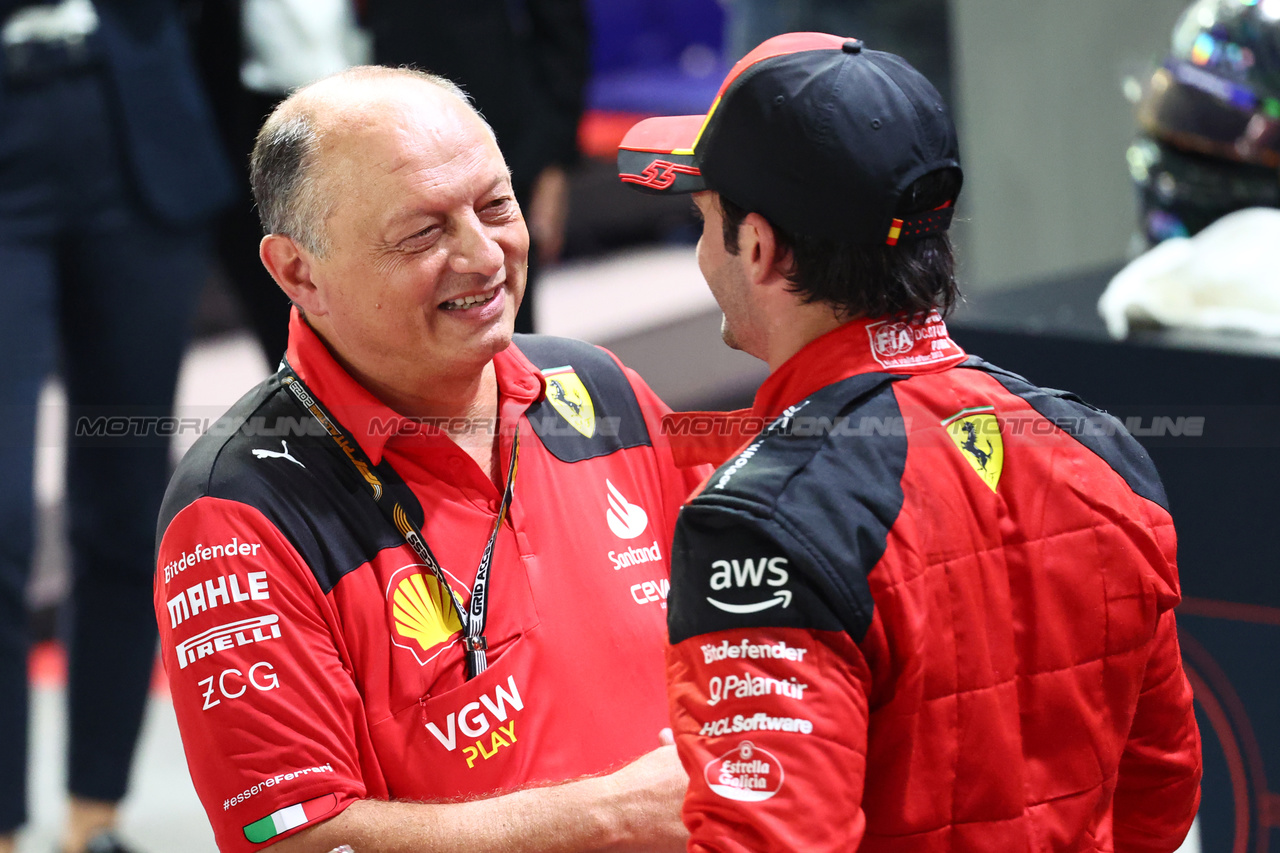 GP SINGAPORE, Frederic Vasseur (FRA) Ferrari Team Principalwith 1st place  Carlos Sainz Jr (ESP) Ferrari.
17.09.2023. Formula 1 World Championship, Rd 16, Singapore Grand Prix, Marina Bay Street Circuit, Singapore, Gara Day.
- www.xpbimages.com, EMail: requests@xpbimages.com © Copyright: Batchelor / XPB Images