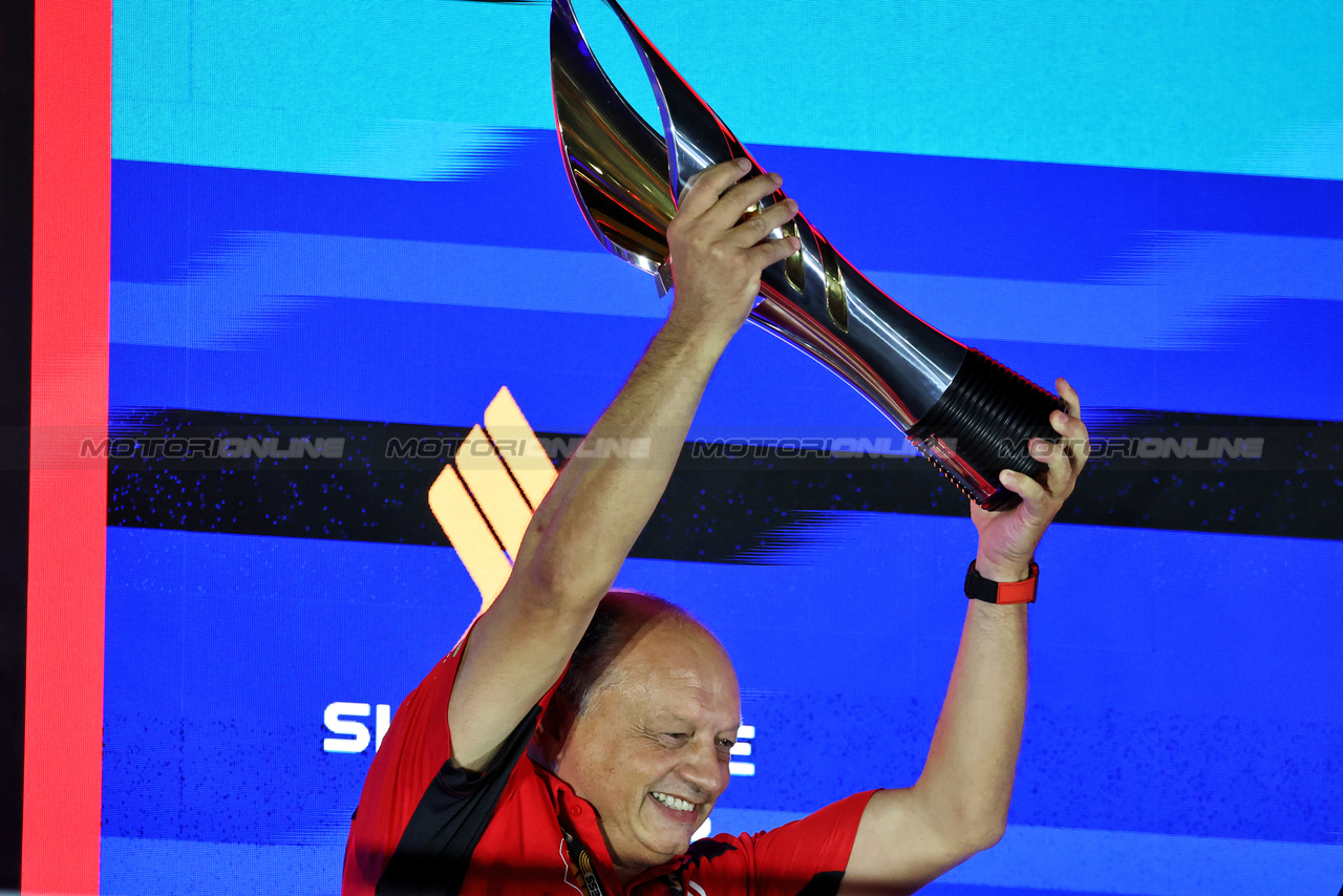 GP SINGAPORE, Frederic Vasseur (FRA) Ferrari Team Principal celebrates on the podium.

17.09.2023. Formula 1 World Championship, Rd 16, Singapore Grand Prix, Marina Bay Street Circuit, Singapore, Gara Day.

- www.xpbimages.com, EMail: requests@xpbimages.com © Copyright: Moy / XPB Images