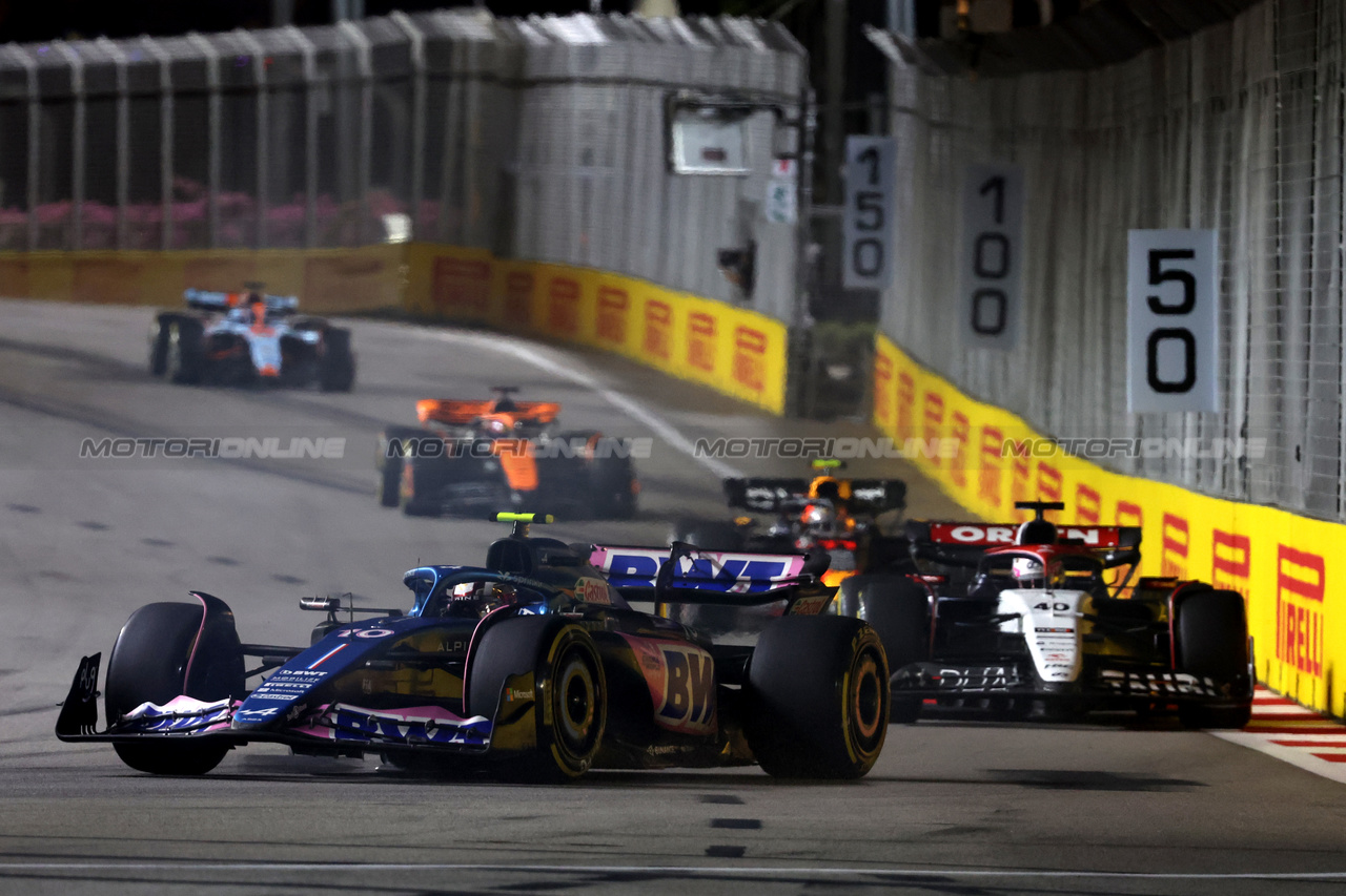 GP SINGAPORE, Pierre Gasly (FRA) Alpine F1 Team A523.

17.09.2023. Formula 1 World Championship, Rd 16, Singapore Grand Prix, Marina Bay Street Circuit, Singapore, Gara Day.

- www.xpbimages.com, EMail: requests@xpbimages.com © Copyright: Bearne / XPB Images