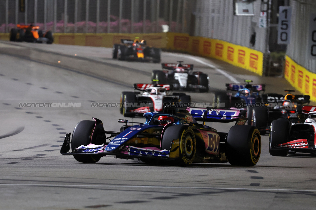 GP SINGAPORE, Esteban Ocon (FRA) Alpine F1 Team A523.

17.09.2023. Formula 1 World Championship, Rd 16, Singapore Grand Prix, Marina Bay Street Circuit, Singapore, Gara Day.

- www.xpbimages.com, EMail: requests@xpbimages.com © Copyright: Bearne / XPB Images