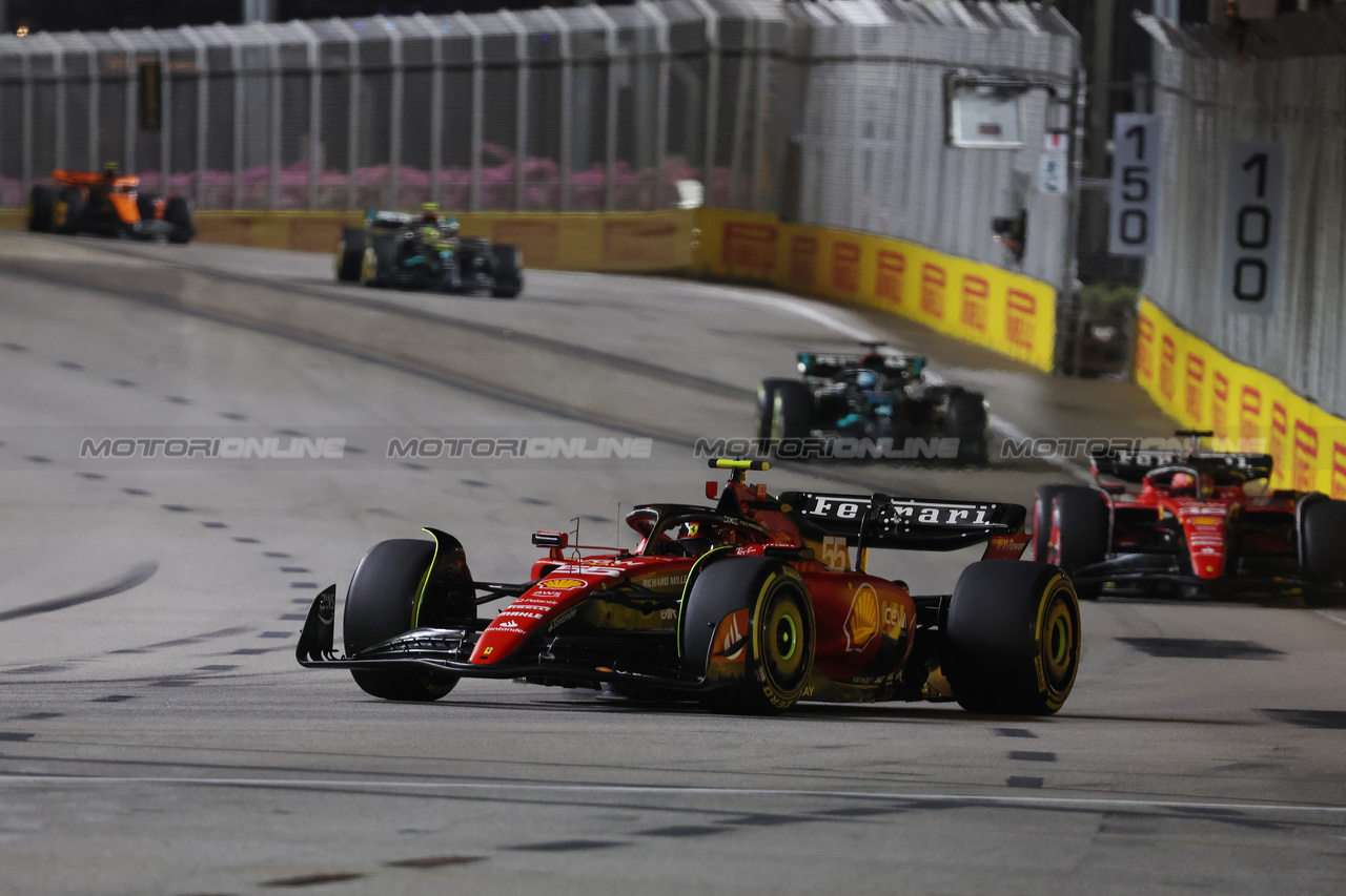 GP SINGAPORE, Carlos Sainz Jr (ESP) Ferrari SF-23.

17.09.2023. Formula 1 World Championship, Rd 16, Singapore Grand Prix, Marina Bay Street Circuit, Singapore, Gara Day.

- www.xpbimages.com, EMail: requests@xpbimages.com © Copyright: Bearne / XPB Images