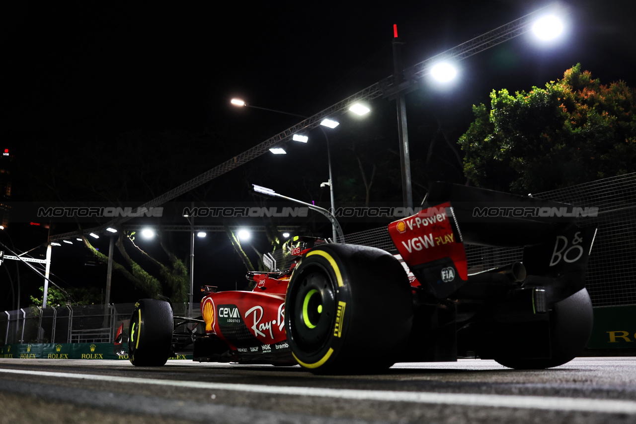 GP SINGAPORE, Zhou Guanyu (CHN) Alfa Romeo F1 Team C43.

17.09.2023. Formula 1 World Championship, Rd 16, Singapore Grand Prix, Marina Bay Street Circuit, Singapore, Gara Day.

- www.xpbimages.com, EMail: requests@xpbimages.com © Copyright: Bearne / XPB Images