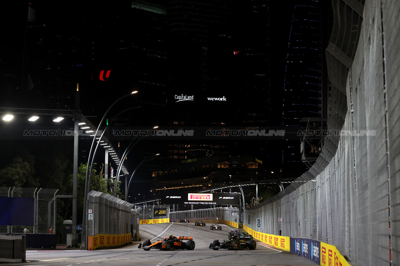 GP SINGAPORE, Lando Norris (GBR) McLaren MCL60.

17.09.2023. Formula 1 World Championship, Rd 16, Singapore Grand Prix, Marina Bay Street Circuit, Singapore, Gara Day.

- www.xpbimages.com, EMail: requests@xpbimages.com © Copyright: Bearne / XPB Images