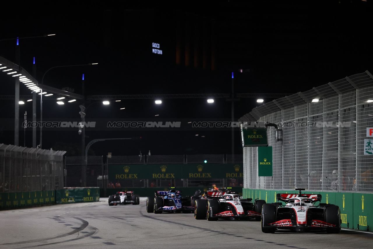 GP SINGAPORE, Kevin Magnussen (DEN) Haas VF-23.

17.09.2023. Formula 1 World Championship, Rd 16, Singapore Grand Prix, Marina Bay Street Circuit, Singapore, Gara Day.

- www.xpbimages.com, EMail: requests@xpbimages.com © Copyright: Bearne / XPB Images