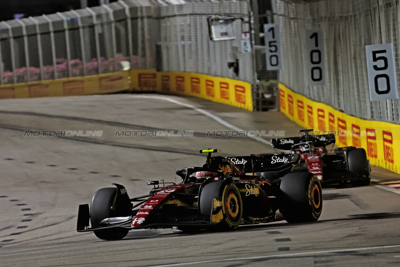 GP SINGAPORE, Zhou Guanyu (CHN) Alfa Romeo F1 Team C43.

17.09.2023. Formula 1 World Championship, Rd 16, Singapore Grand Prix, Marina Bay Street Circuit, Singapore, Gara Day.

- www.xpbimages.com, EMail: requests@xpbimages.com © Copyright: Bearne / XPB Images