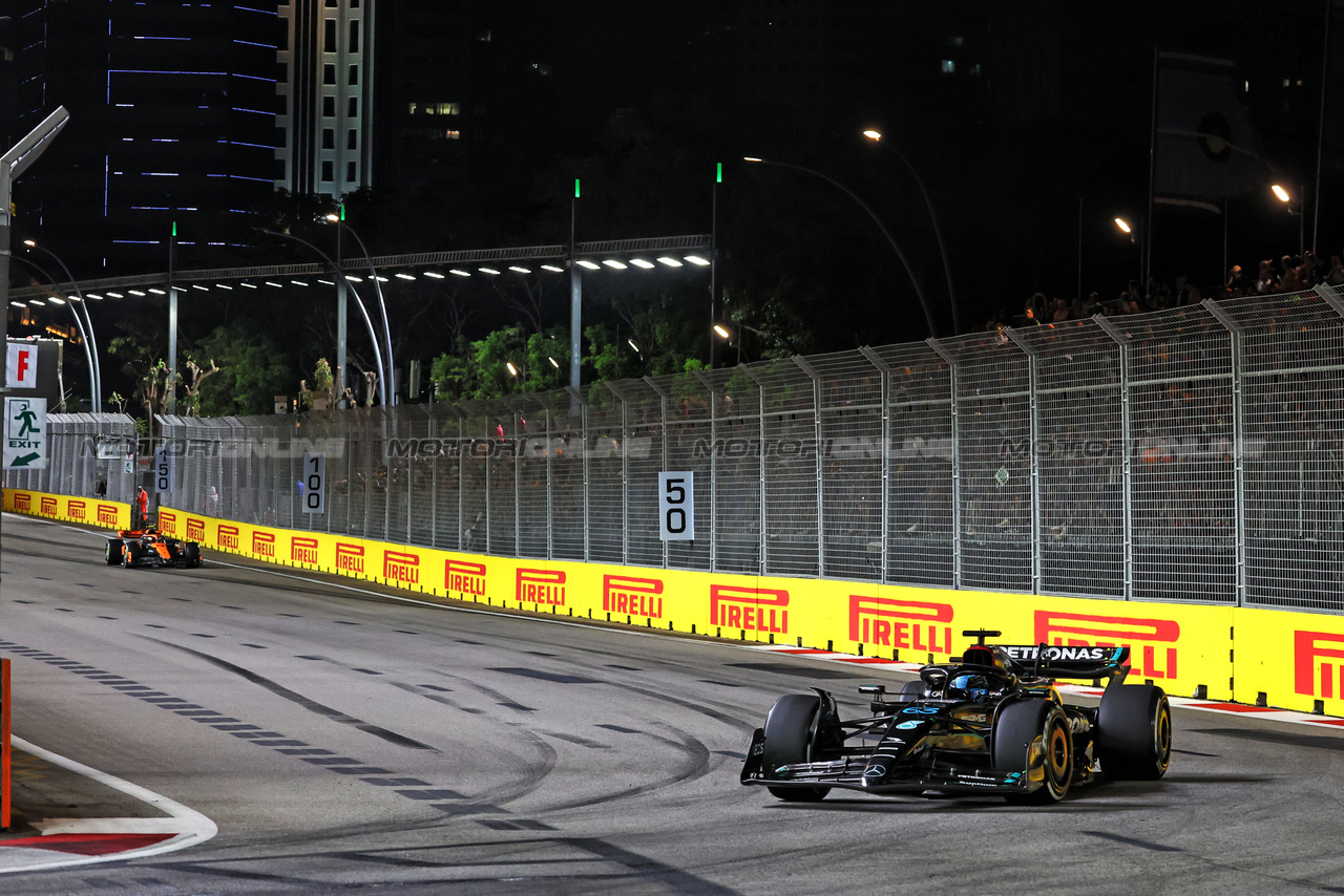 GP SINGAPORE, George Russell (GBR) Mercedes AMG F1 W14.

17.09.2023. Formula 1 World Championship, Rd 16, Singapore Grand Prix, Marina Bay Street Circuit, Singapore, Gara Day.

- www.xpbimages.com, EMail: requests@xpbimages.com © Copyright: Bearne / XPB Images