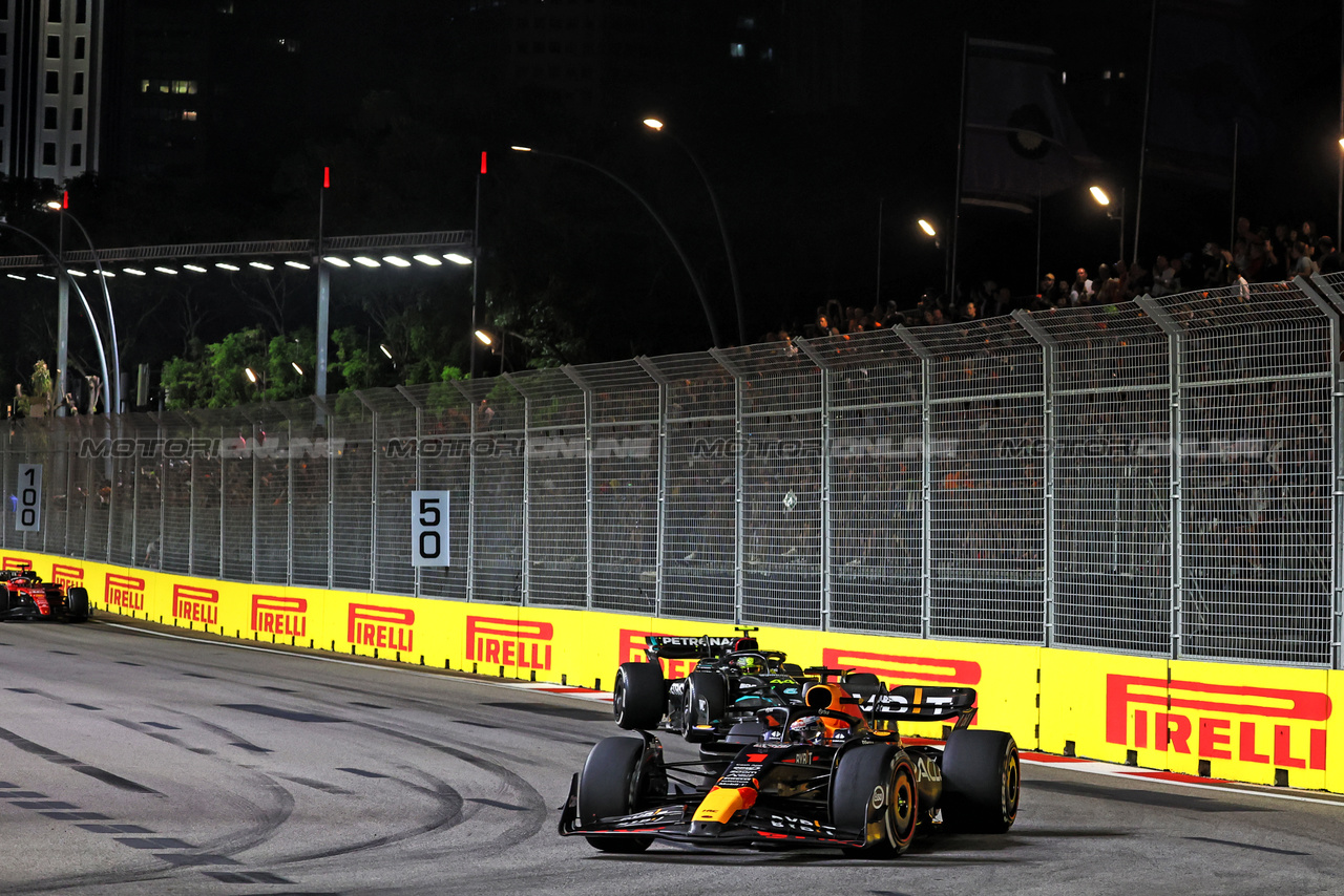 GP SINGAPORE, Max Verstappen (NLD) Red Bull Racing RB19.

17.09.2023. Formula 1 World Championship, Rd 16, Singapore Grand Prix, Marina Bay Street Circuit, Singapore, Gara Day.

- www.xpbimages.com, EMail: requests@xpbimages.com © Copyright: Bearne / XPB Images