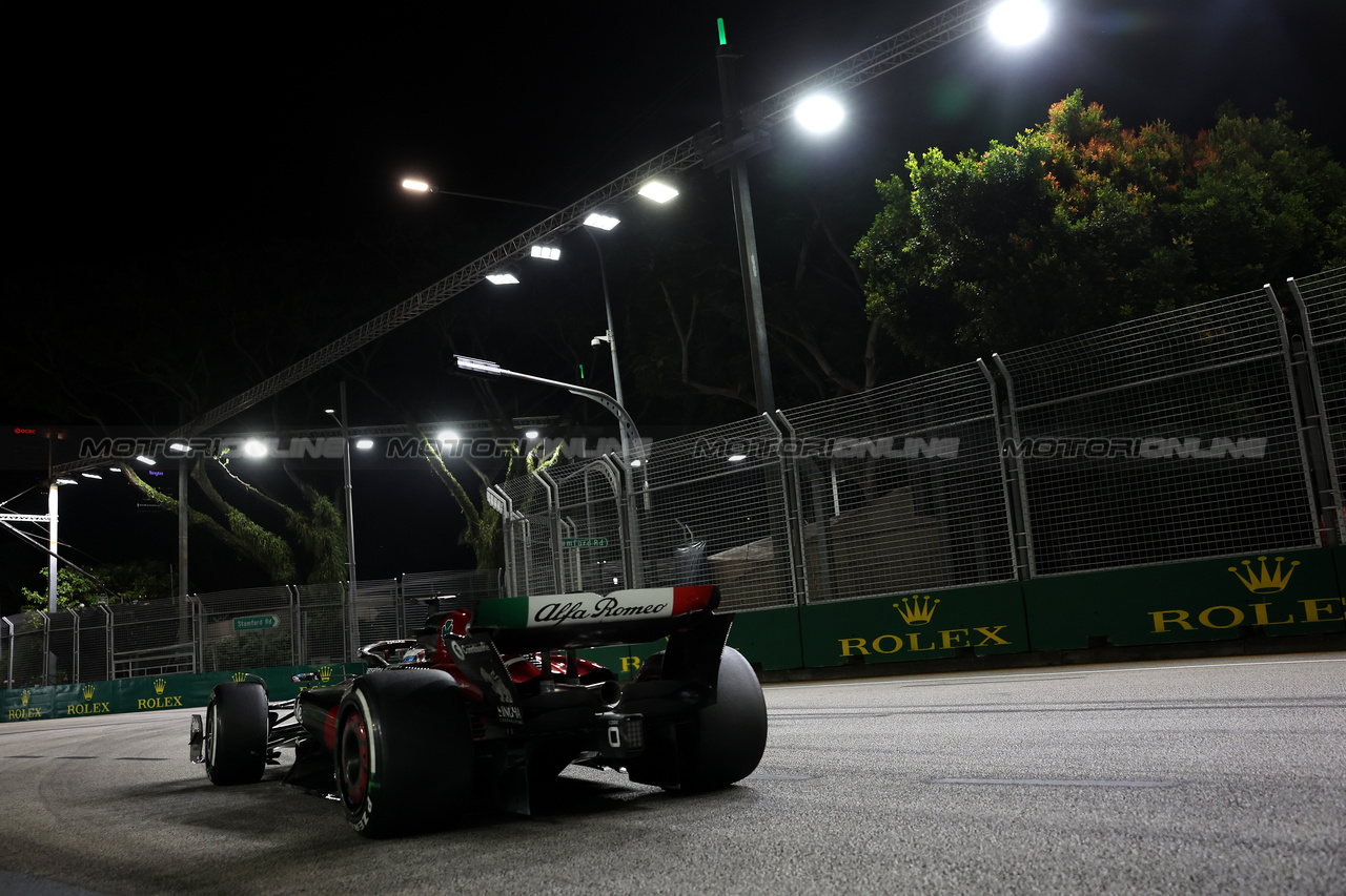 GP SINGAPORE, Valtteri Bottas (FIN) Alfa Romeo F1 Team C43.

17.09.2023. Formula 1 World Championship, Rd 16, Singapore Grand Prix, Marina Bay Street Circuit, Singapore, Gara Day.

- www.xpbimages.com, EMail: requests@xpbimages.com © Copyright: Bearne / XPB Images