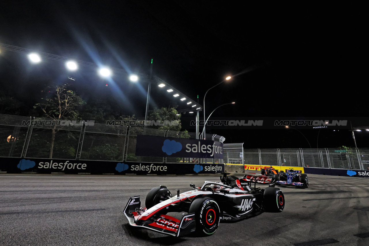 GP SINGAPORE, Kevin Magnussen (DEN) Haas VF-23.

17.09.2023. Formula 1 World Championship, Rd 16, Singapore Grand Prix, Marina Bay Street Circuit, Singapore, Gara Day.

- www.xpbimages.com, EMail: requests@xpbimages.com © Copyright: Bearne / XPB Images