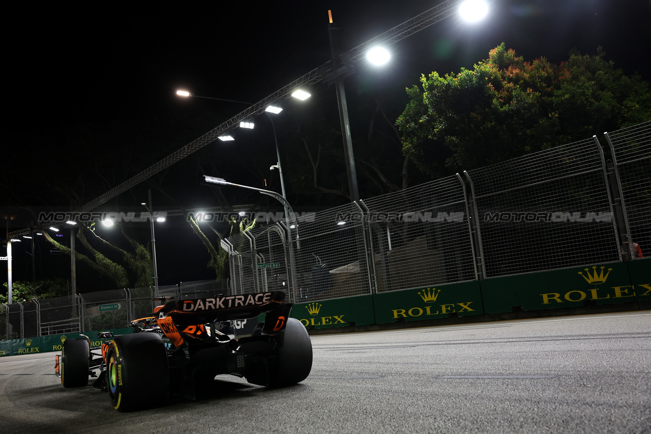 GP SINGAPORE, Oscar Piastri (AUS) McLaren MCL60.

17.09.2023. Formula 1 World Championship, Rd 16, Singapore Grand Prix, Marina Bay Street Circuit, Singapore, Gara Day.

- www.xpbimages.com, EMail: requests@xpbimages.com © Copyright: Bearne / XPB Images