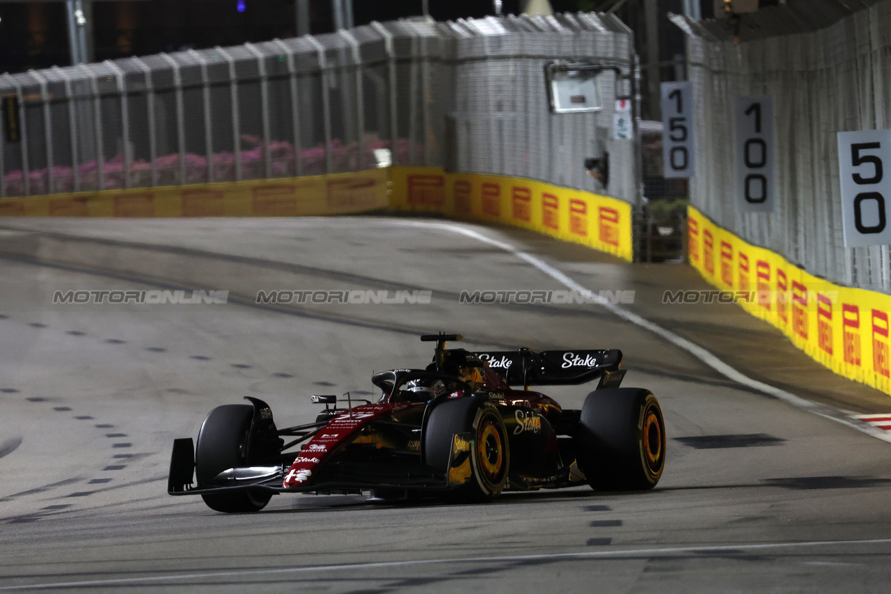 GP SINGAPORE, Valtteri Bottas (FIN) Alfa Romeo F1 Team C43.

17.09.2023. Formula 1 World Championship, Rd 16, Singapore Grand Prix, Marina Bay Street Circuit, Singapore, Gara Day.

- www.xpbimages.com, EMail: requests@xpbimages.com © Copyright: Bearne / XPB Images