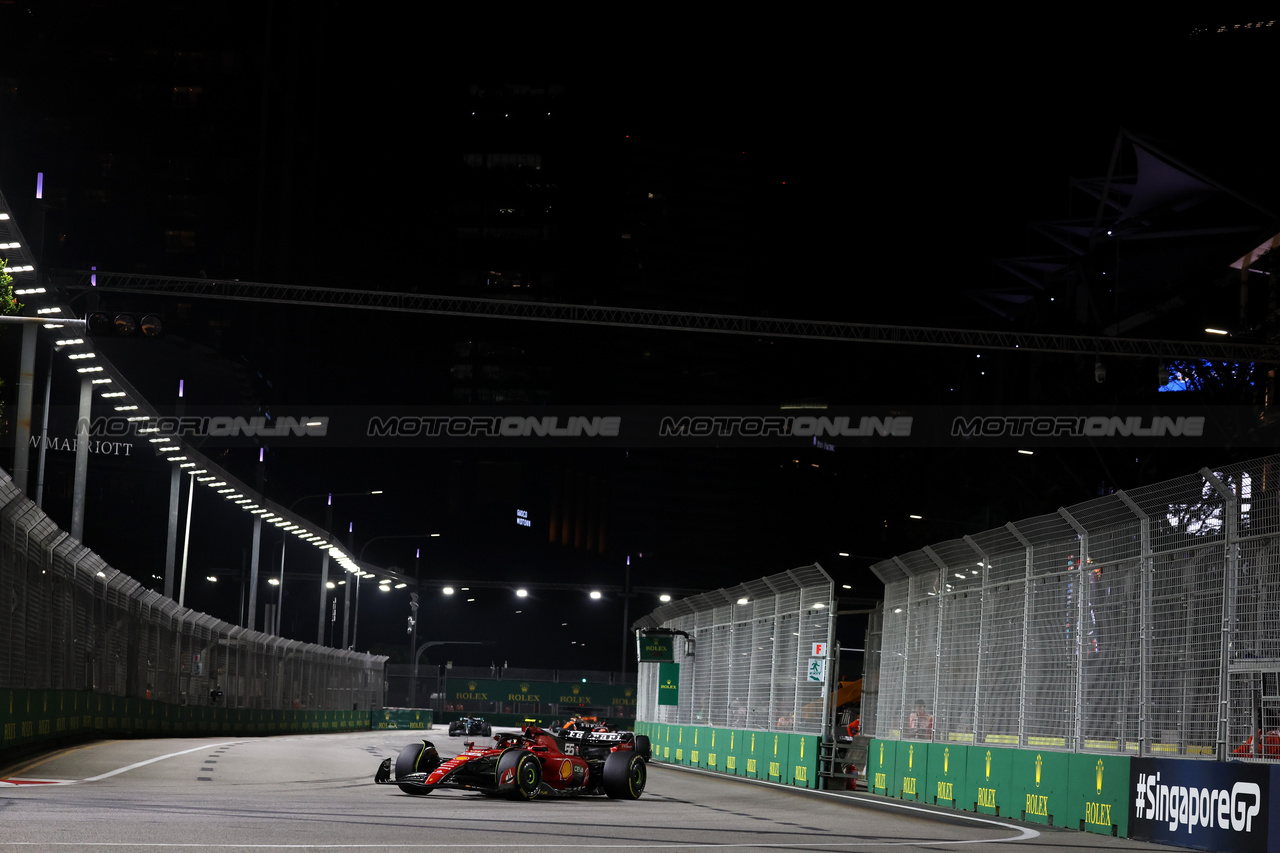 GP SINGAPORE, Carlos Sainz Jr (ESP) Ferrari SF-23.

17.09.2023. Formula 1 World Championship, Rd 16, Singapore Grand Prix, Marina Bay Street Circuit, Singapore, Gara Day.

- www.xpbimages.com, EMail: requests@xpbimages.com © Copyright: Bearne / XPB Images