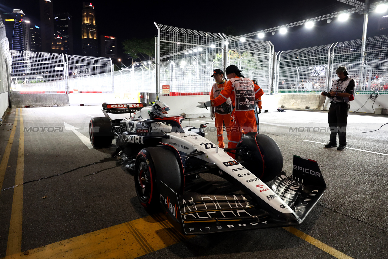 GP SINGAPORE, Yuki Tsunoda (JPN) AlphaTauri AT04 retired from the race.

17.09.2023. Formula 1 World Championship, Rd 16, Singapore Grand Prix, Marina Bay Street Circuit, Singapore, Gara Day.

- www.xpbimages.com, EMail: requests@xpbimages.com © Copyright: Bearne / XPB Images