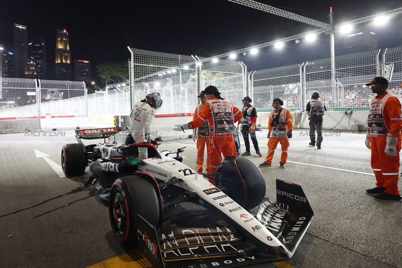 GP SINGAPORE, Yuki Tsunoda (JPN) AlphaTauri AT04 retired from the race.

17.09.2023. Formula 1 World Championship, Rd 16, Singapore Grand Prix, Marina Bay Street Circuit, Singapore, Gara Day.

- www.xpbimages.com, EMail: requests@xpbimages.com © Copyright: Bearne / XPB Images