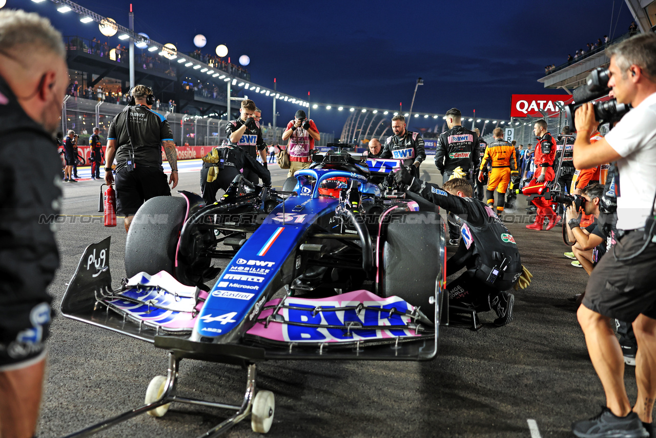 GP SINGAPORE, Esteban Ocon (FRA) Alpine F1 Team A523 on the grid.

17.09.2023. Formula 1 World Championship, Rd 16, Singapore Grand Prix, Marina Bay Street Circuit, Singapore, Gara Day.

- www.xpbimages.com, EMail: requests@xpbimages.com © Copyright: Bearne / XPB Images