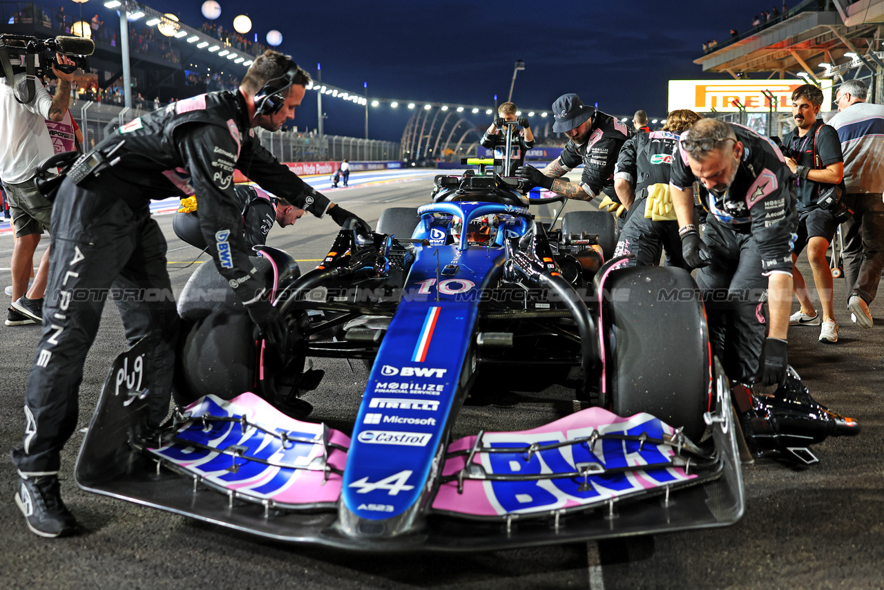 GP SINGAPORE, Pierre Gasly (FRA) Alpine F1 Team A523 on the grid.

17.09.2023. Formula 1 World Championship, Rd 16, Singapore Grand Prix, Marina Bay Street Circuit, Singapore, Gara Day.

- www.xpbimages.com, EMail: requests@xpbimages.com © Copyright: Bearne / XPB Images