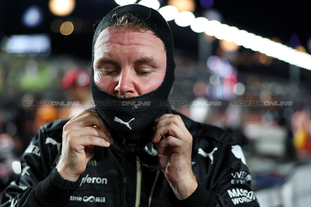 GP SINGAPORE, Valtteri Bottas (FIN) Alfa Romeo F1 Team on the grid.

17.09.2023. Formula 1 World Championship, Rd 16, Singapore Grand Prix, Marina Bay Street Circuit, Singapore, Gara Day.

- www.xpbimages.com, EMail: requests@xpbimages.com © Copyright: Bearne / XPB Images